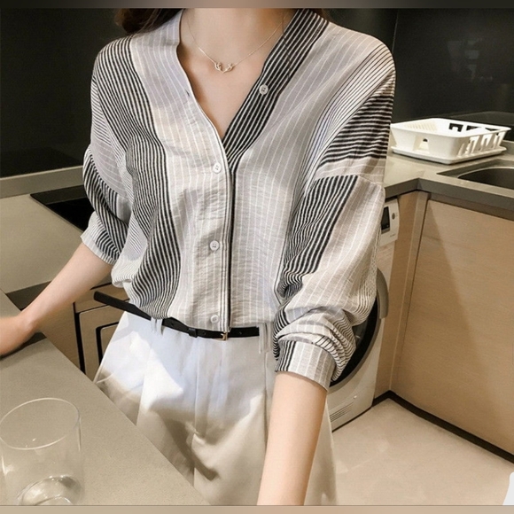Button down blouse - Picture 2 of 11